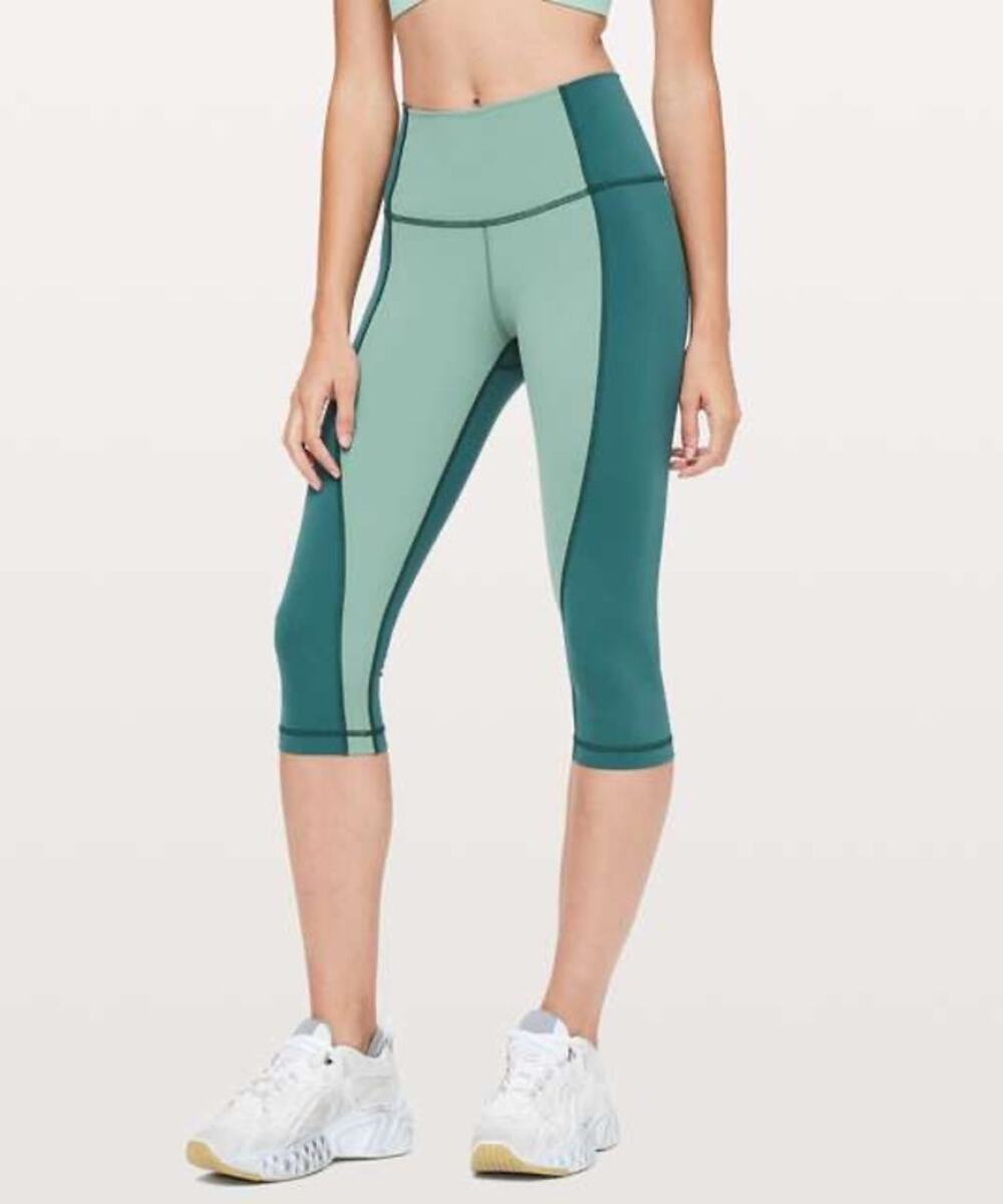 Lululemon Wunder Under high-rise cropped leggings feature a two-tone color